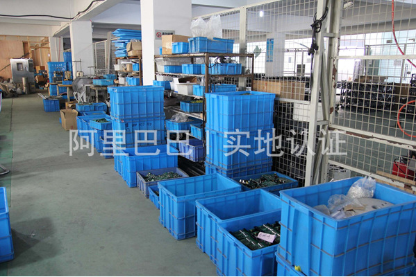 控制器需要可以联系我18806777292/ 13758899715林经理 绝对原装正品的创优品牌! 另配光电感应线20元。 外包装 每盒装2只 配件齐全,说明书是整本的。 线材配件 全部配件展示 其他产品 200套以内有现货。 需要请电话联系。仓库不在门市部。 高仿光电控制器价格便宜,绝对比不上原装的创优虎质量。以下是某厂生产的光控。需要的可以联系,绝对低价。 另配接近感应开关15元 激光对射感应/光纤开关20元。 如需光电另外购买