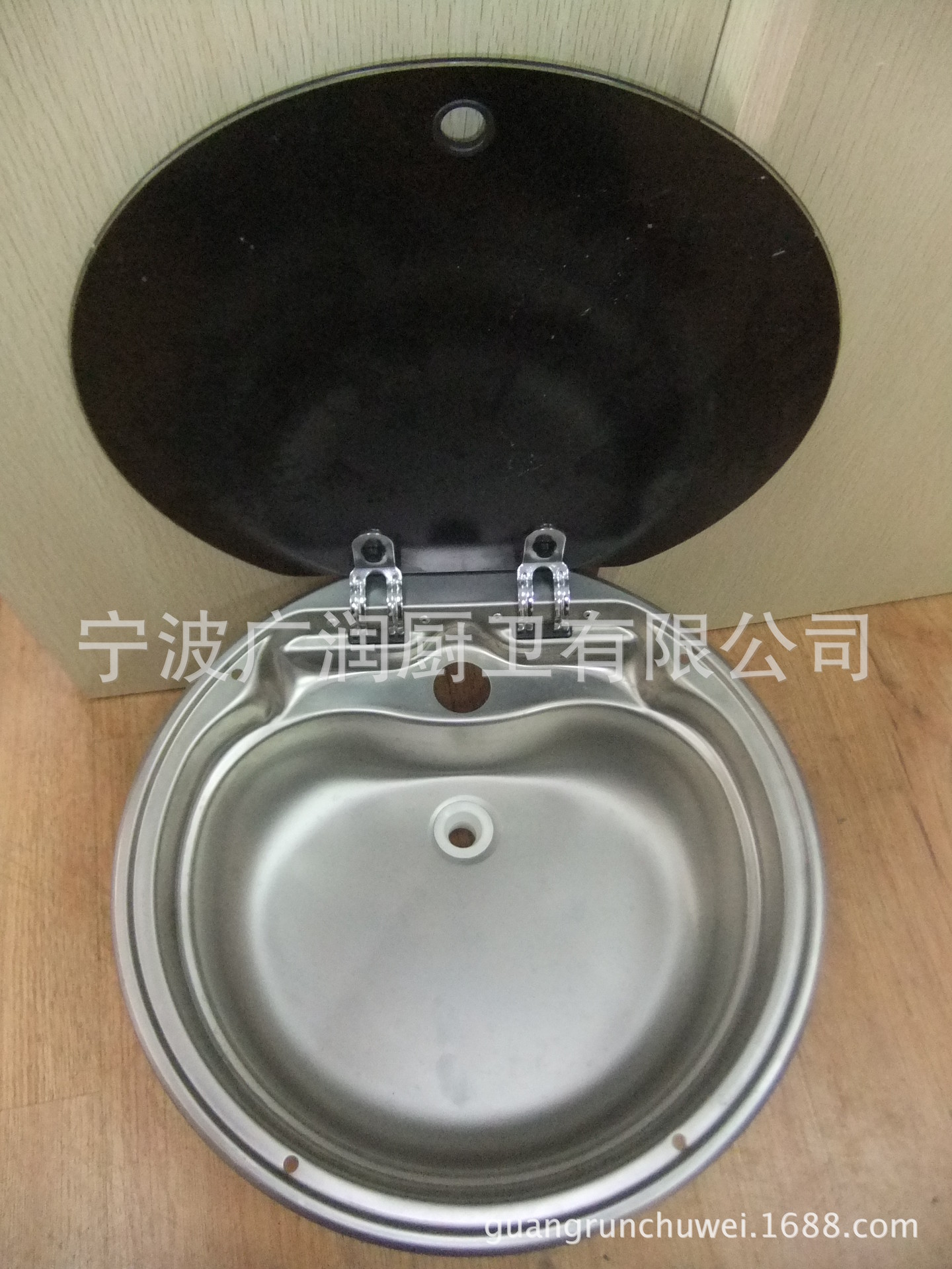 电 话:86 0574-87908131 移动电话:15356490934 传 真:86 0574 86179949 地 址:中国浙江宁波市小港金鸡路58号 邮 编:315821 邮 箱:alvin@chineseguangrun.com 宁波广润厨卫有限公司装备有模具加工的各种机械设备,提供模具设计,模具制造。专业制造五金拉伸模,不锈钢水槽整体拉伸模,成型模,铸造模,提供产品加工技术辅导。车间模具加工中心积累了丰富生产实践经验,加工的模具能充分考虑到用户的生产实践需要,便于操作,提高效率,节约成本。 公
