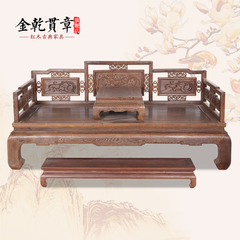 刺猬紫檀解析 刺猬紫檀主产于热带非洲,又因其色泽、花纹与黄花梨相似,所以市场上称其为“非洲黄花梨”、“非洲花梨木”、 “非洲花梨”、“非花”,这些都是不规范的名称,是商家出于各种各样的目的而流行沿用起来的。这些不规范名称 不能用来特指刺猬紫檀,它们是广义范畴概念,而刺猬紫檀就是特指一个树种,是红木国标里面33树种之一。 刺猬紫檀属于红木国标里面的紫檀属,花梨木类。刺猬紫檀为散孔材,半环孔材倾向明显。生长轮颇明显