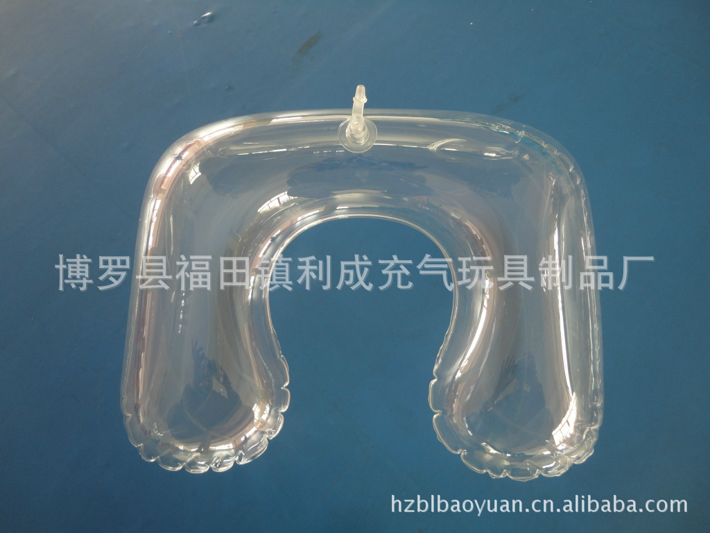 产 品 简 易 资 料 【产品名称】:日本坐垫 【材 质】:普通PVC或6P环保PVC(不含邻苯二甲酸盐) 【颜 色】:按照国际潘通色卡号定做 【厚 度】:可按客人要求的厚度定做 【印 刷】:四色丝网印刷(可印刷单色,多色以及带渐变颜色的图案) 【包 装】:单个产品入OPP袋或彩盒,再适量入一五层出口外箱(也可按客人要求来包装) 【质 量】:每道工序都有专门QC检查,包装前进行100%充气检验,产品合格率达到99%以上。 【交 期】:收到定金,样品确认后25天内 【市 场】: 欧美市场,国内超市,商场,礼