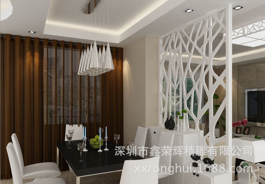 Introduce / 产品介绍 材质:密度板/实木/PVC 工艺:切割 加工定制:是 品牌:鑫荣辉 类别:牌匾 制作工艺:雕刻 雕刻:浮雕 表面工艺:喷绘 纹饰图案:山水花卉/祝福语 摆挂形式:挂饰/落地 风格:简约现代/中式/欧韩风格 造型:植物/祝福语 适用场景:家居/酒店/餐馆/学校/书店等 制作方法:半手工半机械 包装:纸盒包装/泡沫 产地:广东深圳 加印LOGO:可以 Company / 公司介绍 深圳市鑫荣辉精雕有限公司成立于2014年,专业生产各种激光雕刻产品。