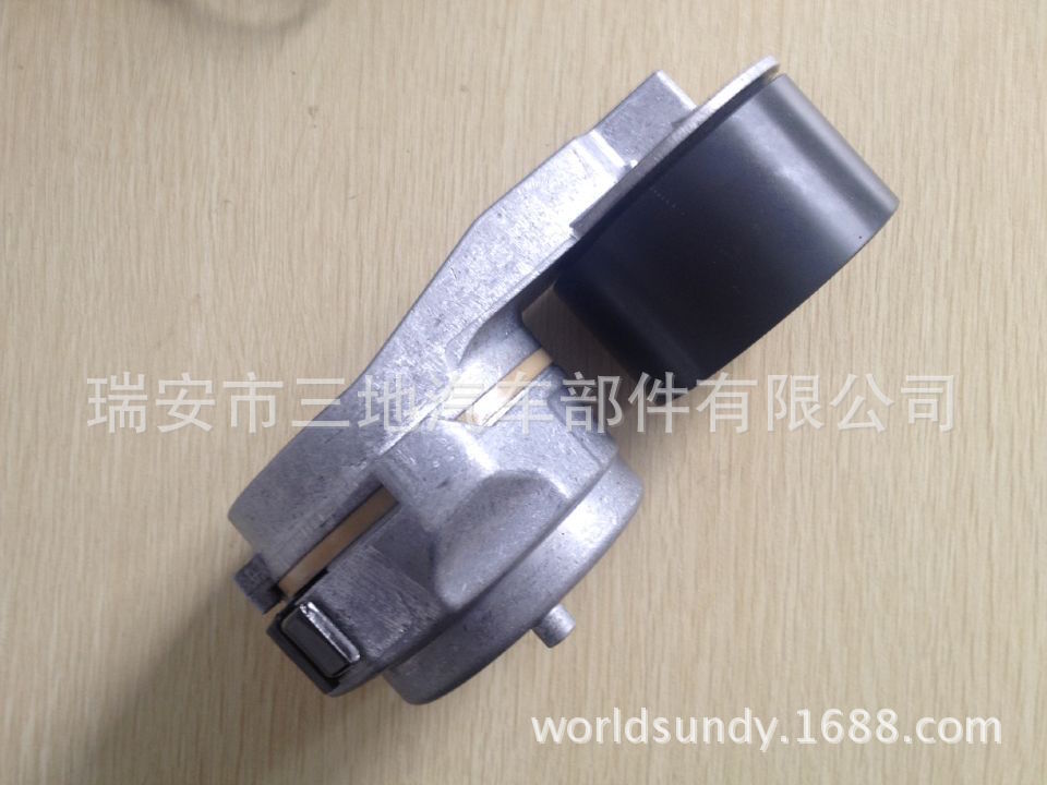 丰田凯美瑞ACV40 2AZ发动机皮带涨紧轮16620-28090 本公司专业主营汽车底盘部件,主营丰田,日产,三菱,五十铃,马自达,铃木,本田,奔驰,宝马,大众,奥迪,斯柯达,雷诺,标致,雪铁龙,雪佛兰,别克,福特,凯迪拉克 等等车型汽车部件,主营产品有:柴油发动机配件,汽油发动机配件,汽车传动系统部件,汽车电器配件,汽车底盘部件,我们以良好的产品质量,实在的价格,全心全意为你们服务。