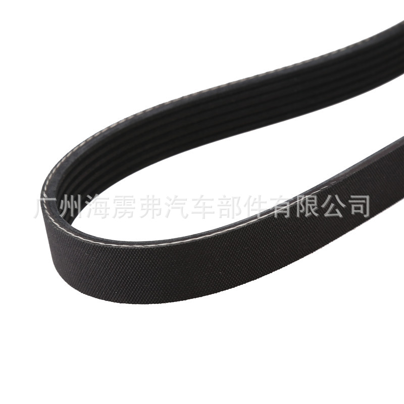 【商品名称】:奥迪A4LQ5A5 2.0T 发电机皮带 原装进口 06H 903 137 C 【配件名】: 发电机皮带 【配件编码】:06H 903 137 C 【适用车型】:奥迪A4L 1.8T/2.0T 奥迪Q5 1.8T/2.0T 奥迪A5 2.0T 【品牌】:德国路博 关于存储保养和安装: 请找技术可靠的技师正确安装!安装过程严禁曲折皮带、使用工具撬动皮带。否则会严重影响其使用寿命。 1.