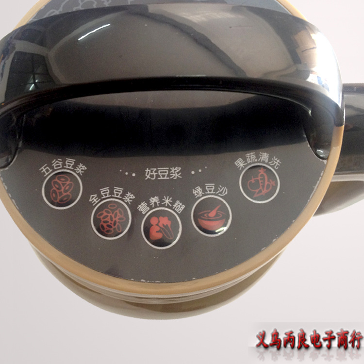 财富热线:13376892011 QQ:2642140207 品名:爱尚厨豆浆机 电机功率:180W 加热功率:800W 额定频率:50HZ 额定电压:220V 最大容量:1.5L 包装尺寸:210.210.340(mm) 爱尚厨豆浆机拥有以下特点 1:无网制作豆浆果汁米糊 实用方便,容易清洗,全营养可以随心所欲制作自己喜爱的豆浆。 2:智能一键通 采用人性化智能按键设计,无须选择一键搞定,方便使用。 3:无须泡豆,干豆制浆 干豆制作保留豆类原汁原味,更加香浓,细腻,滑爽。 4:百变浆糊 本机除了制作豆浆