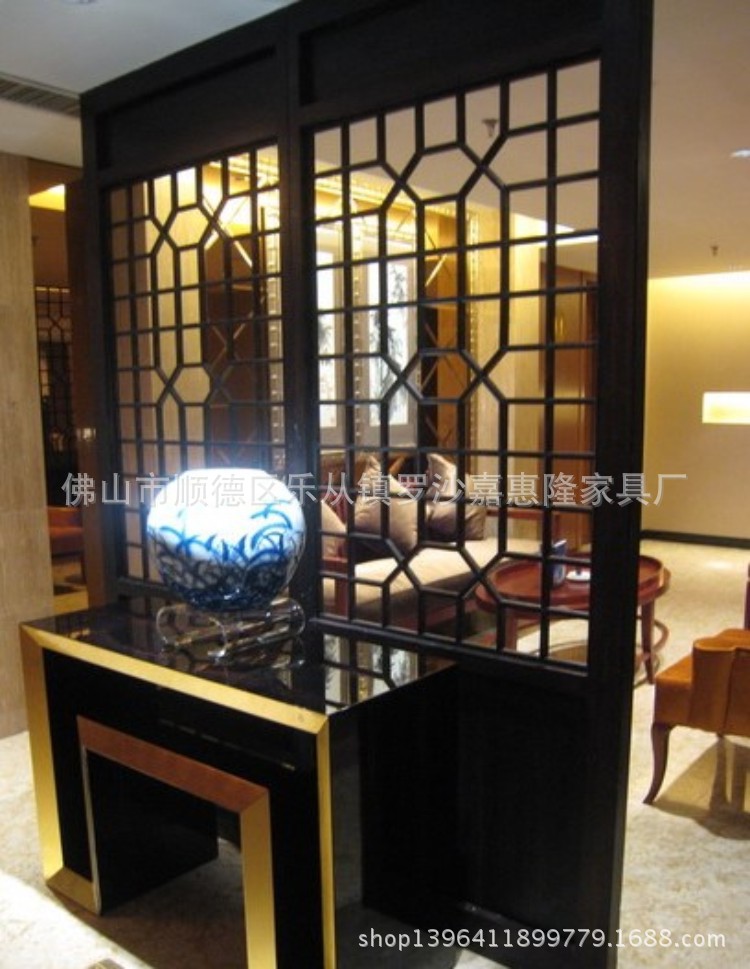 嘉惠隆家具企业文化 经营理念:服务大众,发展自我; 经营方针:客户的需求决定公司的发展方向; 质量方针:诚信为本,品质第一; 价值观:天道酬勤,知行合一; 工作信条:用手做事只能把事做好,用心做事才能把事做精; 团队精神:团结一致,积极配合,整合资源,提高效益; 工作作风:迅速反应,立刻行动,凡事全力以赴并坚持到底。